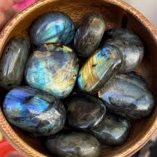 Labradorit – Mistik Vizyon ve Sezginin Taşı