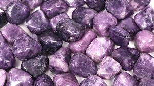 Lepidolit – Huzurun ve Duygusal Şifanın Taşı